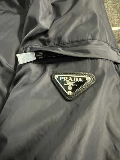 เสื้อ​แจ็คเก็ต​ prada​ nylon blousonแท้ รูปที่ 5