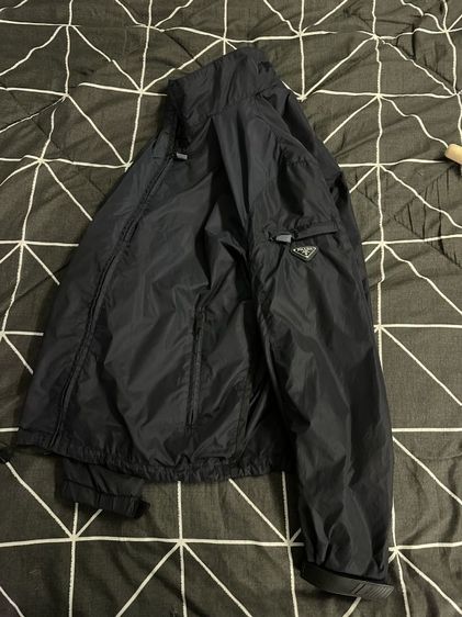 เสื้อ​แจ็คเก็ต​ prada​ nylon blousonแท้ รูปที่ 3