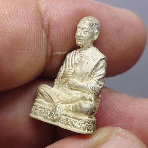 สมเด็จพระพุฒาจารย์ (โต พรหมรังสี) ลอยองค์ เนื้อเงิน พิมพ์ใหญ่ รุ่นกาญจนาภิเษก วัดใหม่อมตรส บางขุนพรหม พ.ศ.2540 พร้อมกล่องเดิม รูปที่ 6