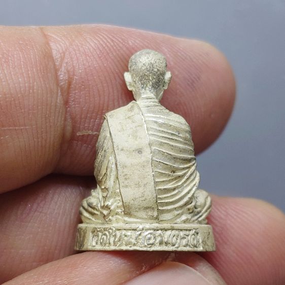 สมเด็จพระพุฒาจารย์ (โต พรหมรังสี) ลอยองค์ เนื้อเงิน พิมพ์ใหญ่ รุ่นกาญจนาภิเษก วัดใหม่อมตรส บางขุนพรหม พ.ศ.2540 พร้อมกล่องเดิม รูปที่ 4