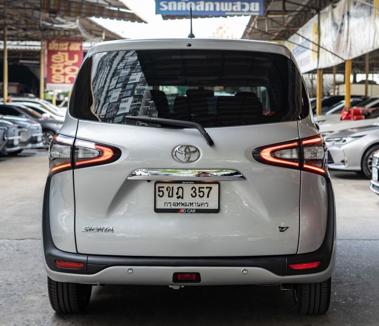 Toyota Sienta 2020 1.5 V Utility-car เบนซิน ไม่ติดแก๊ส เกียร์อัตโนมัติ เทา รูปที่ 4