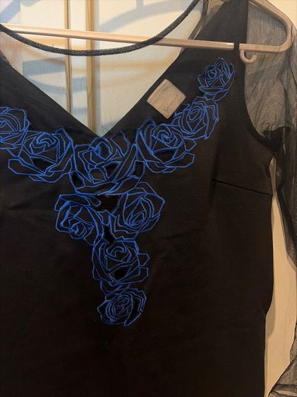 เดรสสีดำลายดอกกุหลาบสีน้ำเงิน รูปที่ 2