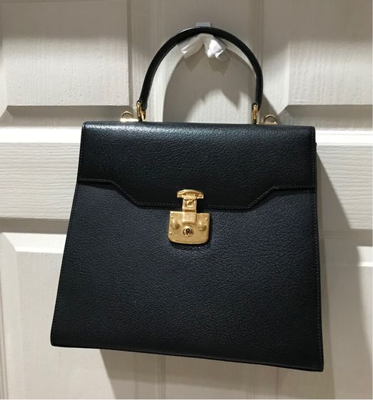ไม่ระบุ ดำ หนังแท้ ต่อรองได้ Gucci ของแท้ หนังวัวแท้ มีสายยาว สภาพดี มีกล่อง ถุงผ้า