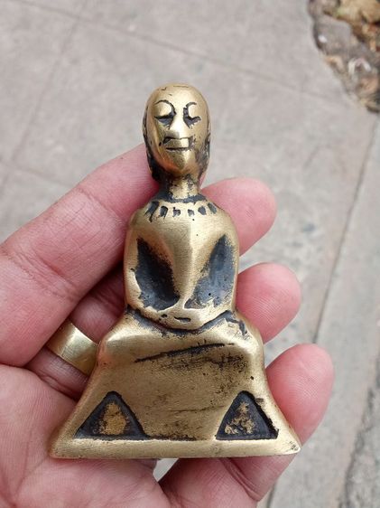 งั่งเก่าโบราณเศียรโล้นมีสร้วยสังวาลเนื้อสำริด