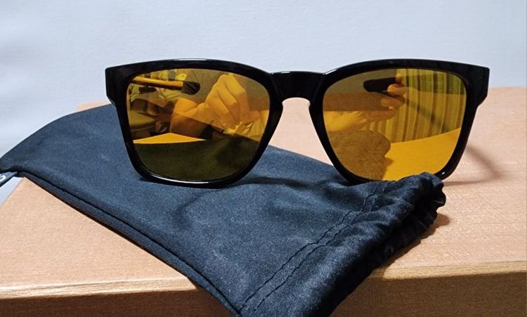  Oakley Catalyst sunglasses