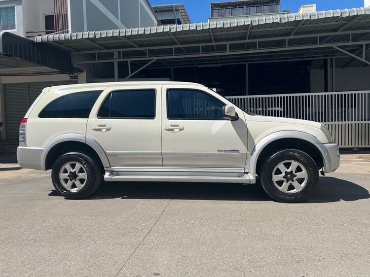 รถ Isuzu MU-7 3.0 สี ขาว