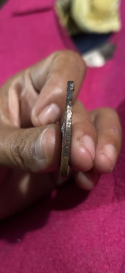 เหรียญหลวงพ่อคูณ ปริสุทโธ วัดบ้านไร่ ปี2517 รูปที่ 3