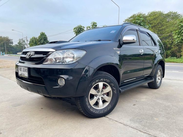 รถ Toyota Fortuner 3.0 V 4WD สี ดำ