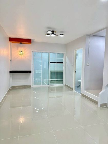 ทาวน์เฮาส์ นนทบุรี วัดลาดปลาดุก ม.รัตนธานี 17 ตรว.2นอน2น้ำมีเทอเรส รีโนเวทใหม่ ทำเลติดถนนลาดปลาดุก นัดชมด่วน  รูปที่ 2