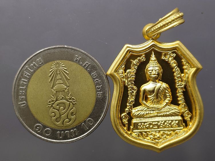 เหรียญอาร์มฉลุลาย พระพุทธโสธร รุ่นมหามงคลย้อนยุค เนื้อบรอนซ์นอกชุบทอง วัดโสธรวรารามวรวิหาร ปี2555 พร้อมกล่องเดิม รูปที่ 5