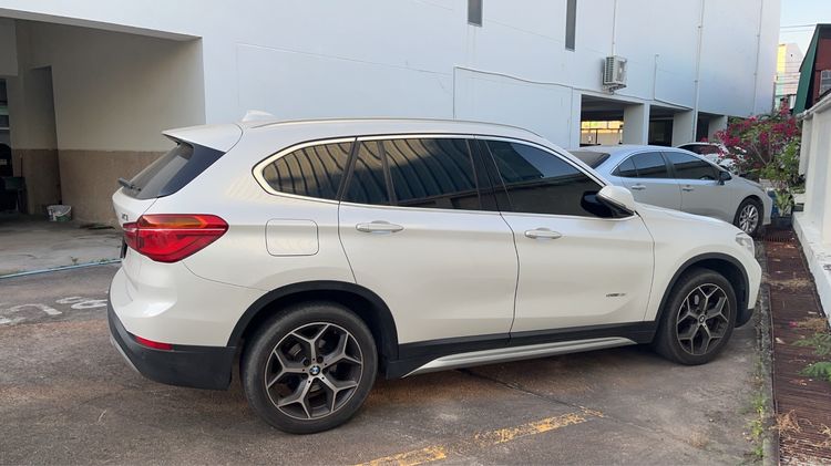 รถ BMW X1 1.5 sDrive18i xLine สี ขาว