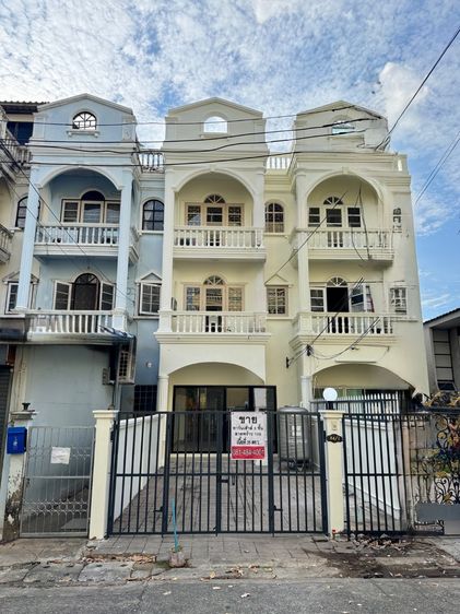 ขาย Townhouse 3ชั้นใกล้ The Mall บางกะปิ