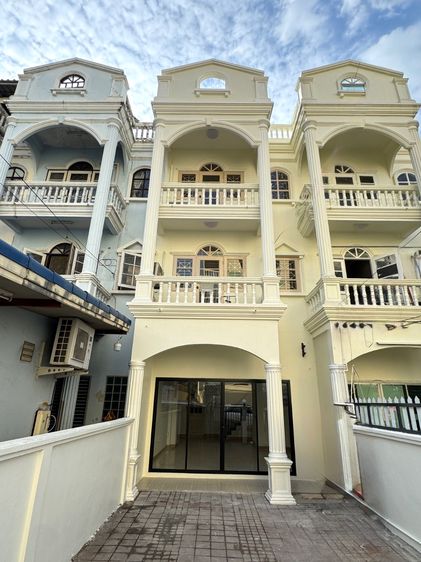 อื่นๆ ไม่มี สร้างเสร็จก่อน 2010 ขาย Townhouse 3ชั้นใกล้ The Mall บางกะปิ รูปที่ 2