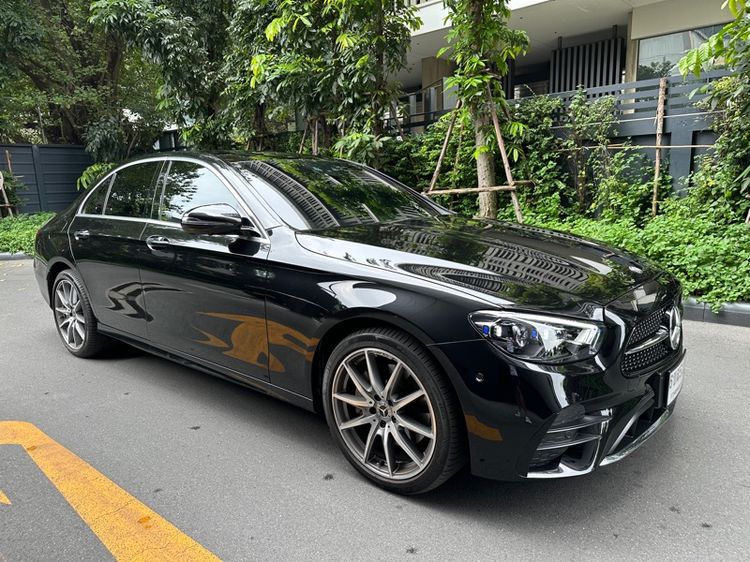 Mercedes-Benz E-Class 2023 E300e Sedan ไฮบริด ไม่ติดแก๊ส เกียร์อัตโนมัติ ดำ รูปที่ 3