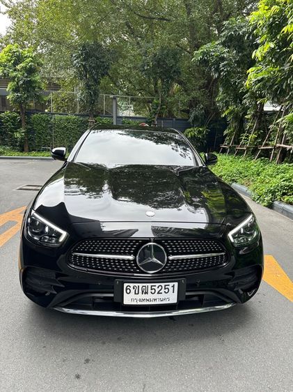 Mercedes-Benz E-Class 2023 E300e Sedan ไฮบริด ไม่ติดแก๊ส เกียร์อัตโนมัติ ดำ รูปที่ 2