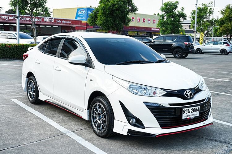 Toyota Yaris ATIV 2020 1.2 Entry Sedan เบนซิน ไม่ติดแก๊ส เกียร์อัตโนมัติ ขาว รูปที่ 3