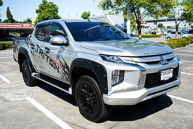 Mitsubishi Triton 2019 2.4 GT Plus Pickup ดีเซล ไม่ติดแก๊ส เกียร์ธรรมดา เทา รูปที่ 3