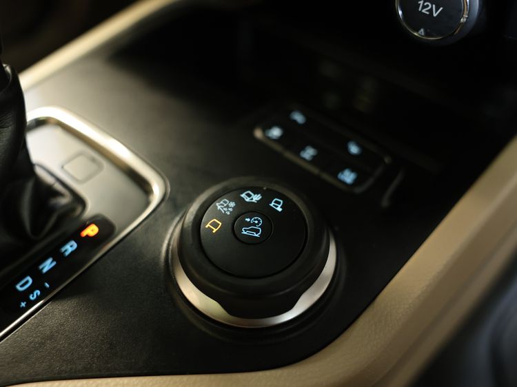 Ford Everest 2015 3.2 Titanium Plus 4WD Utility-car ดีเซล ไม่ติดแก๊ส เกียร์อัตโนมัติ ขาว รูปที่ 4