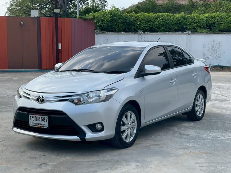 รถ Toyota Vios 1.5 E สี บรอนซ์เงิน