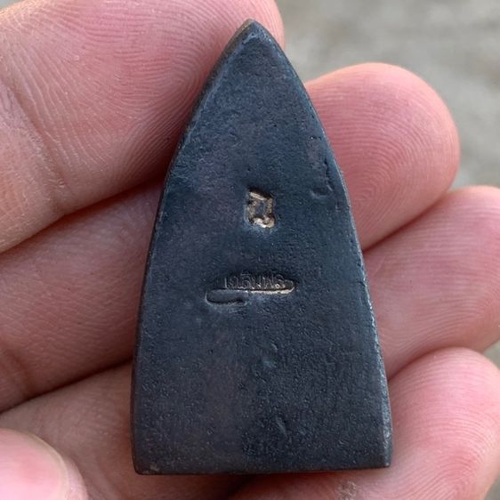 หลวงปู่ทวด วัดช้างให้ พิมพ์เตารีด เนื้อนวะโลหะแก่เงิน รูปที่ 3