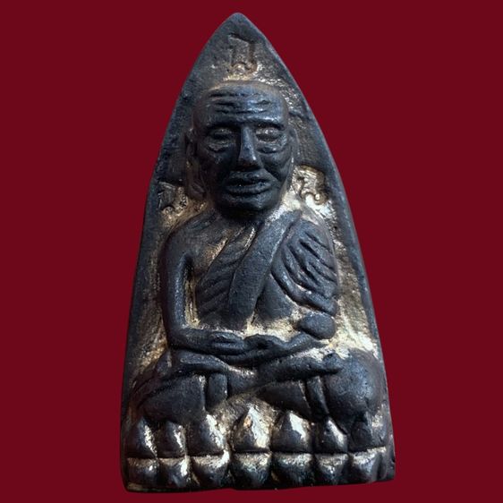 หลวงปู่ทวด วัดช้างให้ พิมพ์หลังเตารีด เนื้อนวะโลหะแก่เงิน ปี05