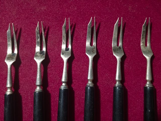 ฝรั่งเศส..ช้อนส้อมขนมผลไม้เนื้อเงินแท้เปอร์เซ็นต์เต็มเก่าโบราณจากฝรั่งเศส รูปที่ 12