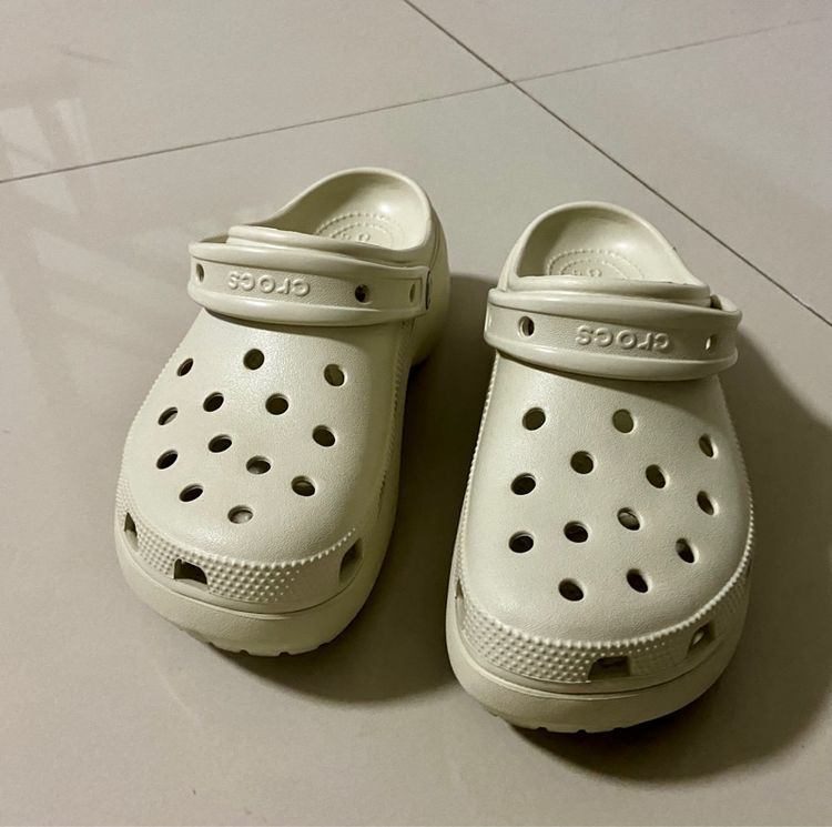 รองเท้า crocs platform (แท้)