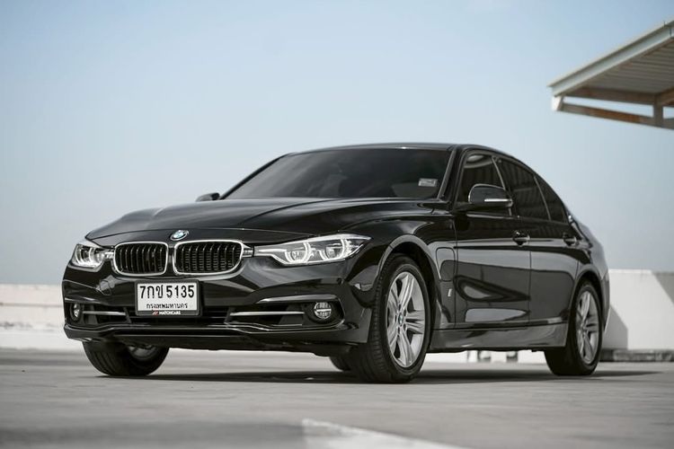 รถ BMW Series 3 330e สี ดำ