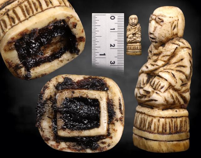 รูปหล่อครูบาไม้ฮุง ใต้ฐานอุดสีผึ้งพยองคำ