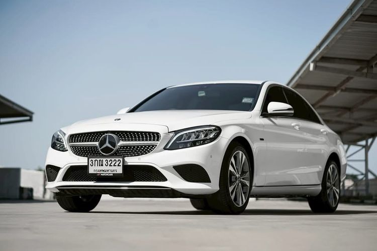 Mercedes-Benz C-Class 2019 C300 Sedan ปลั๊กอินไฮบริด (PHEV) ไม่ติดแก๊ส เกียร์อัตโนมัติ ขาว