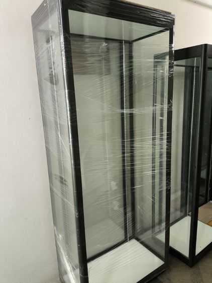 ตู้โชว์กระจกอลูมิเนียมสีดำ ขนาด 90x50x230 cm.
พร้อมชั้นวาง 4 ระดับ สภาพดี รูปที่ 2