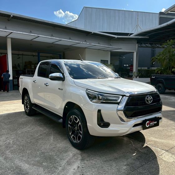 รถ Toyota Hilux Revo 2.4 Prerunner High สี ขาว