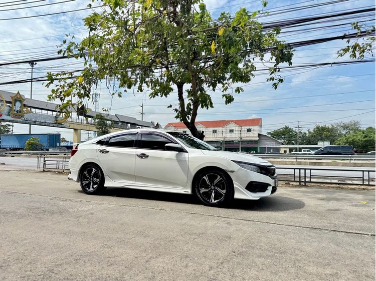 รถ Honda Civic 1.5 Turbo RS สี ขาว