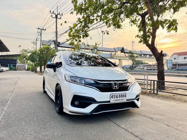 Honda Jazz 2017 1.5 RS i-VTEC Sedan เบนซิน ไม่ติดแก๊ส เกียร์อัตโนมัติ ขาว รูปที่ 2