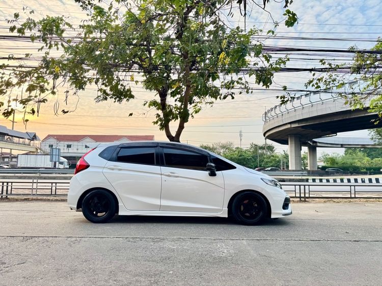 Honda Jazz 2017 1.5 RS i-VTEC Sedan เบนซิน ไม่ติดแก๊ส เกียร์อัตโนมัติ ขาว รูปที่ 3