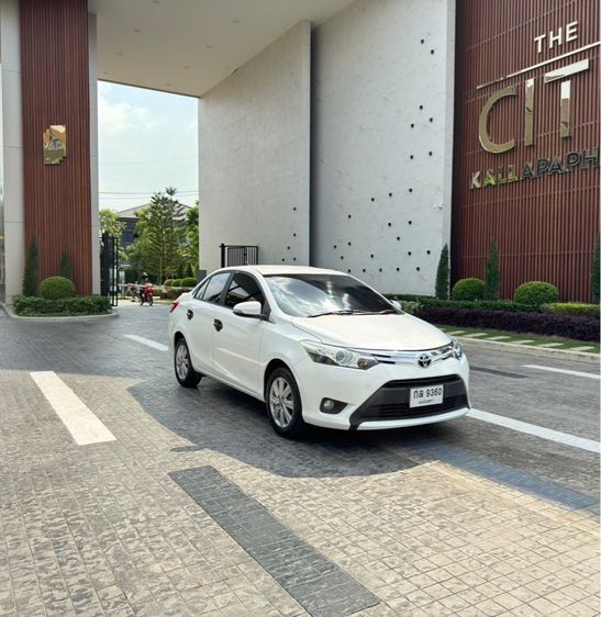 รถ Toyota Vios 1.5 G สี ขาว
