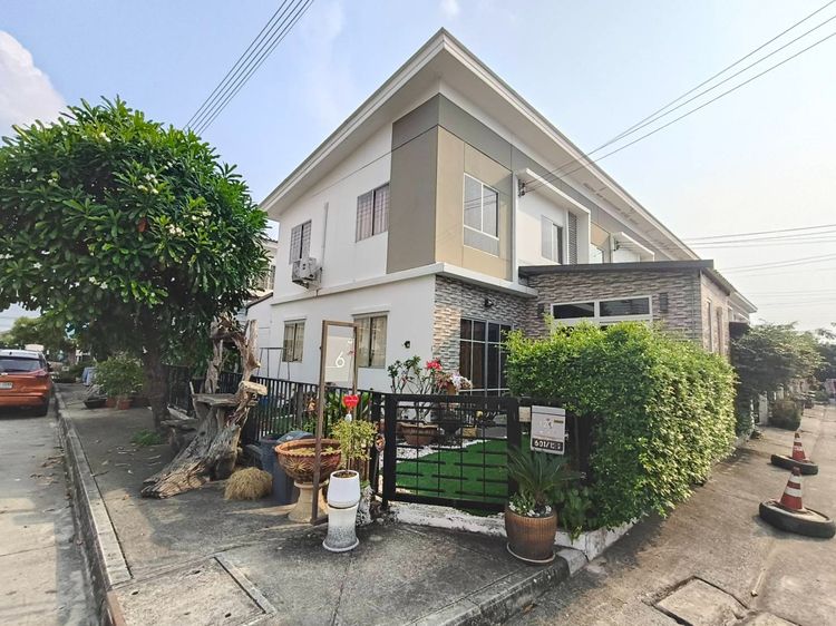 มีบางส่วน ขายทาวน์เฮาส์หลังมุม พฤกษา 60-1 รังสิต-บางพูน ตกแต่งสวยพร้อมเข้าอยู่ ทำเลดี ใกล้ฟิวเจอร์พาร์ครังสิต ปทุมธานี