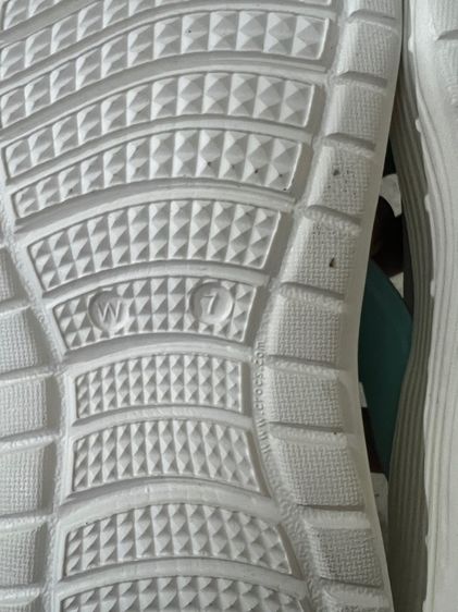 รองเท้า crocs รูปที่ 4