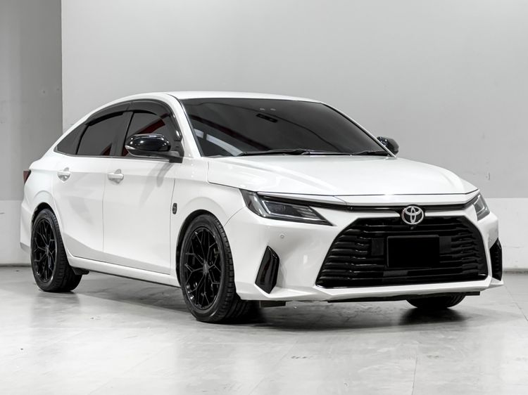 Toyota Yaris ATIV 2023 1.2 Premium Luxury Sedan เบนซิน เกียร์อัตโนมัติ ขาว รูปที่ 3