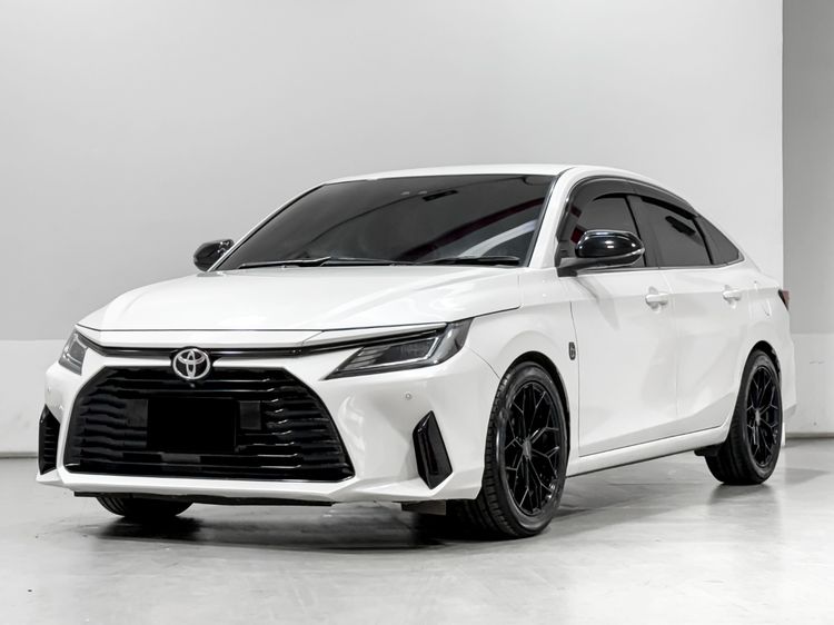 Toyota Yaris ATIV 2023 1.2 Premium Luxury Sedan เบนซิน เกียร์อัตโนมัติ ขาว
