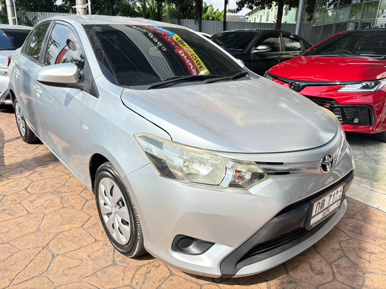 รถ Toyota Vios 1.5 J สี บรอนซ์เงิน