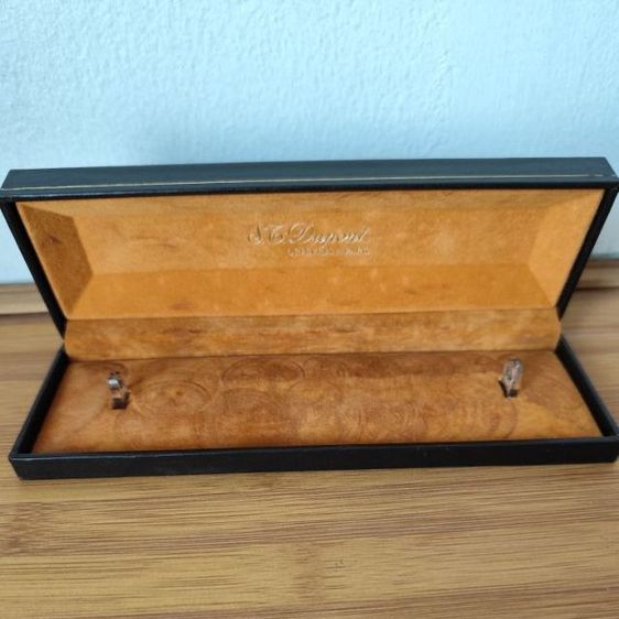 อื่นๆ กล่องใส่ปากกา st dupont มือสองขายตามสภาพ