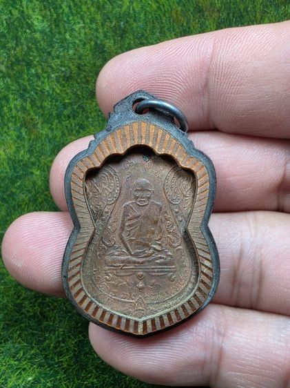 พระเหรียญหลวงปู่เอี่ยมเลี่ยมพลาสติกเก่า