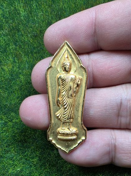 พระพุทธะ25ศตวรรษเนื้อสีทองเก่าๆ