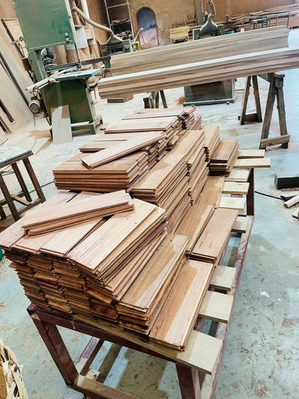 พื้นไม้มะค่า พร้อมไสเรียบ พร้อมทำรางลื้น  รับผลิตตามแบบตามขนาด มีโปรโมชั่น