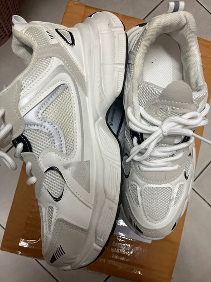 รองเท้าผ้าใบ รูปที่ 2