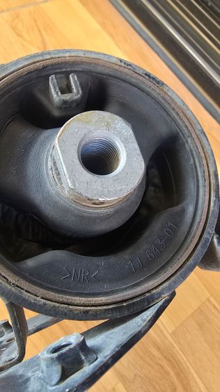 ปั๊ม ABS suzuki swift ปี 12และยางแท่นเครื่องฝั่งซ้ายตรงข้ามคนขับและด้านหลัง รูปที่ 14