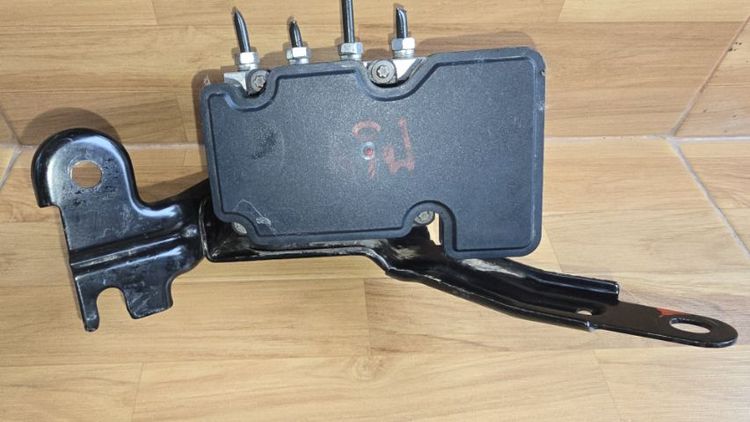 ปั๊ม ABS suzuki swift ปี 12และยางแท่นเครื่องฝั่งซ้ายตรงข้ามคนขับและด้านหลัง รูปที่ 5