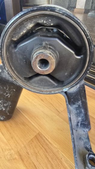 ปั๊ม ABS suzuki swift ปี 12และยางแท่นเครื่องฝั่งซ้ายตรงข้ามคนขับและด้านหลัง รูปที่ 16