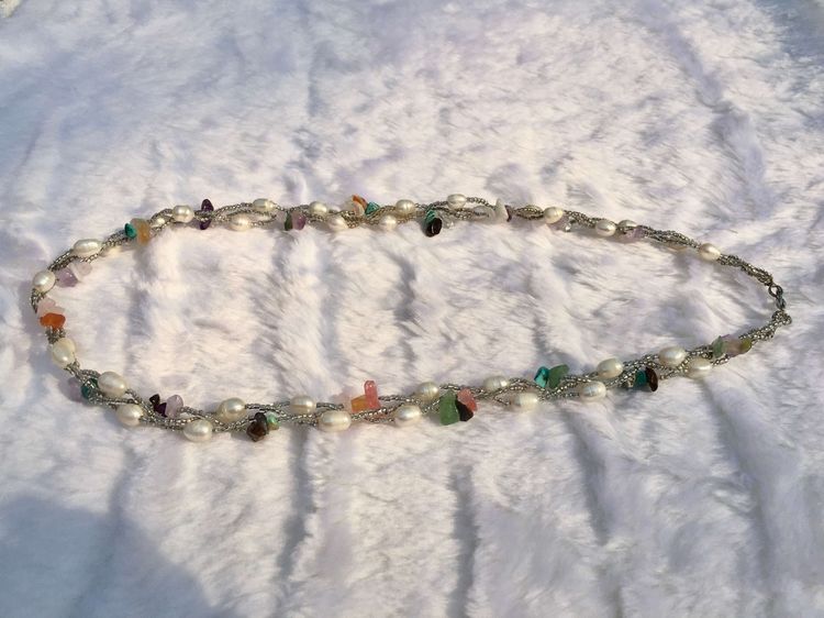 สร้อยมุกแท้พันเกลียวสุดชิค  ดูเก๋ แฟชั่นกำลังอิน รีบหามาใส่ก่อนตกเทรนด์ ยาว 56 cm มุก 9-10mm มิกซ์ใส่กับลุคสตรีทสไตล์ ดูเป็นสายฝอแบบแพงๆ รูปที่ 3